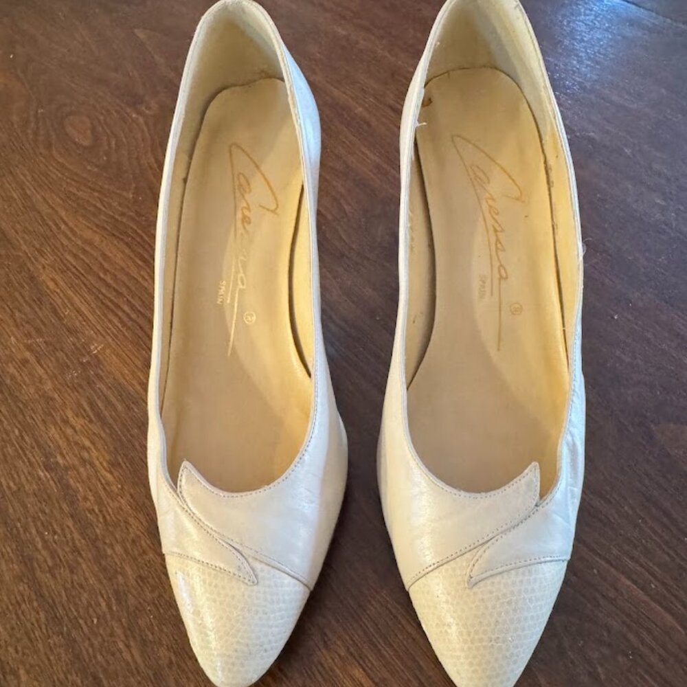 Caressa Spain Women's 5.5M Vintage White Leather Pointed Toe Heels